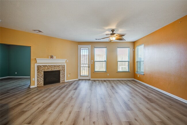 Building Photo - 4814 Mint Trails