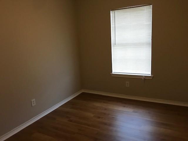 Building Photo - 501 Sally Ln