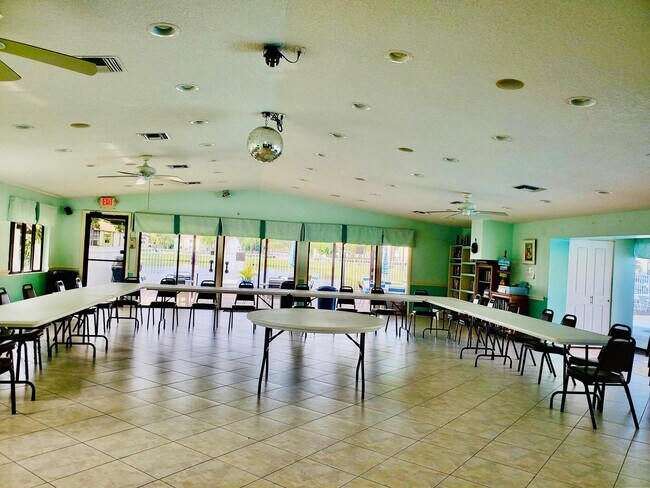 Building Photo - 3561 Pine Needle Dr