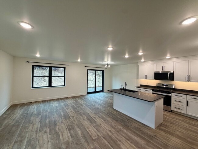 Building Photo - 3 B Raven Rdg Rd