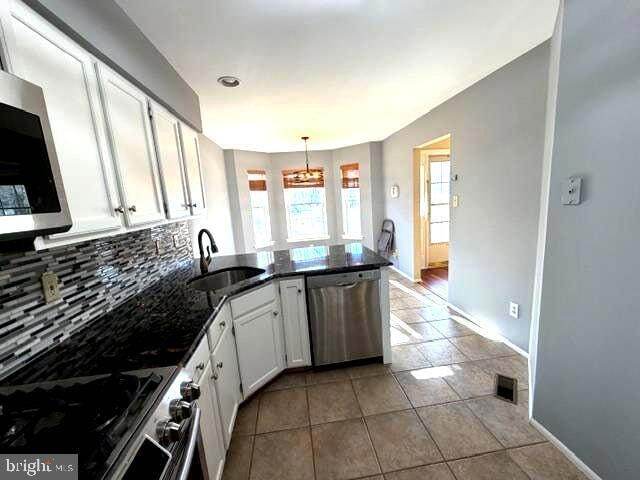 Building Photo - 28 Stanwyck Ct