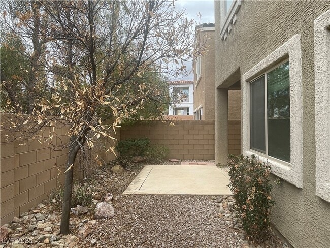Building Photo - 4 Ladasa Ct