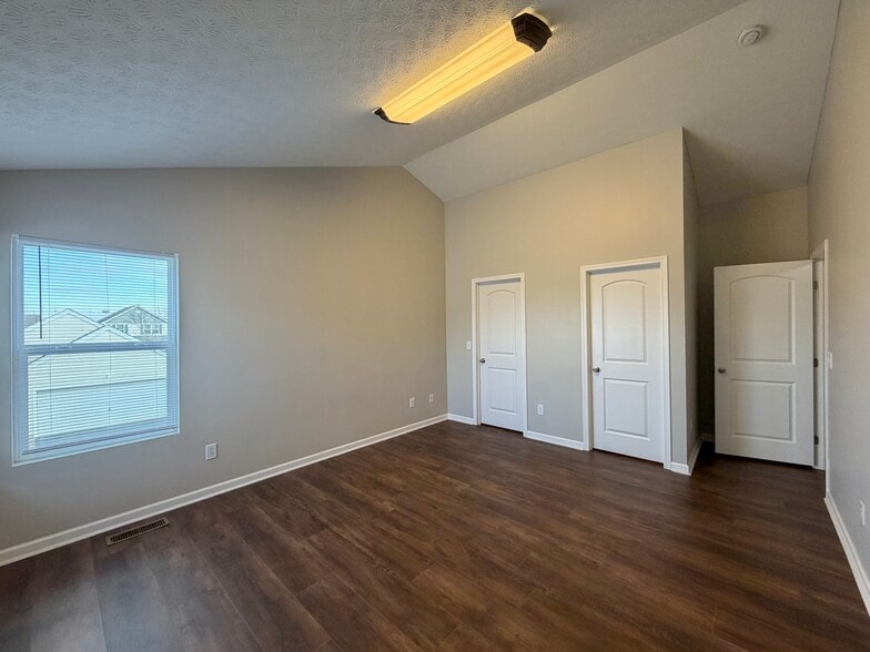 Building Photo - 1404 Bellow Falls Pl