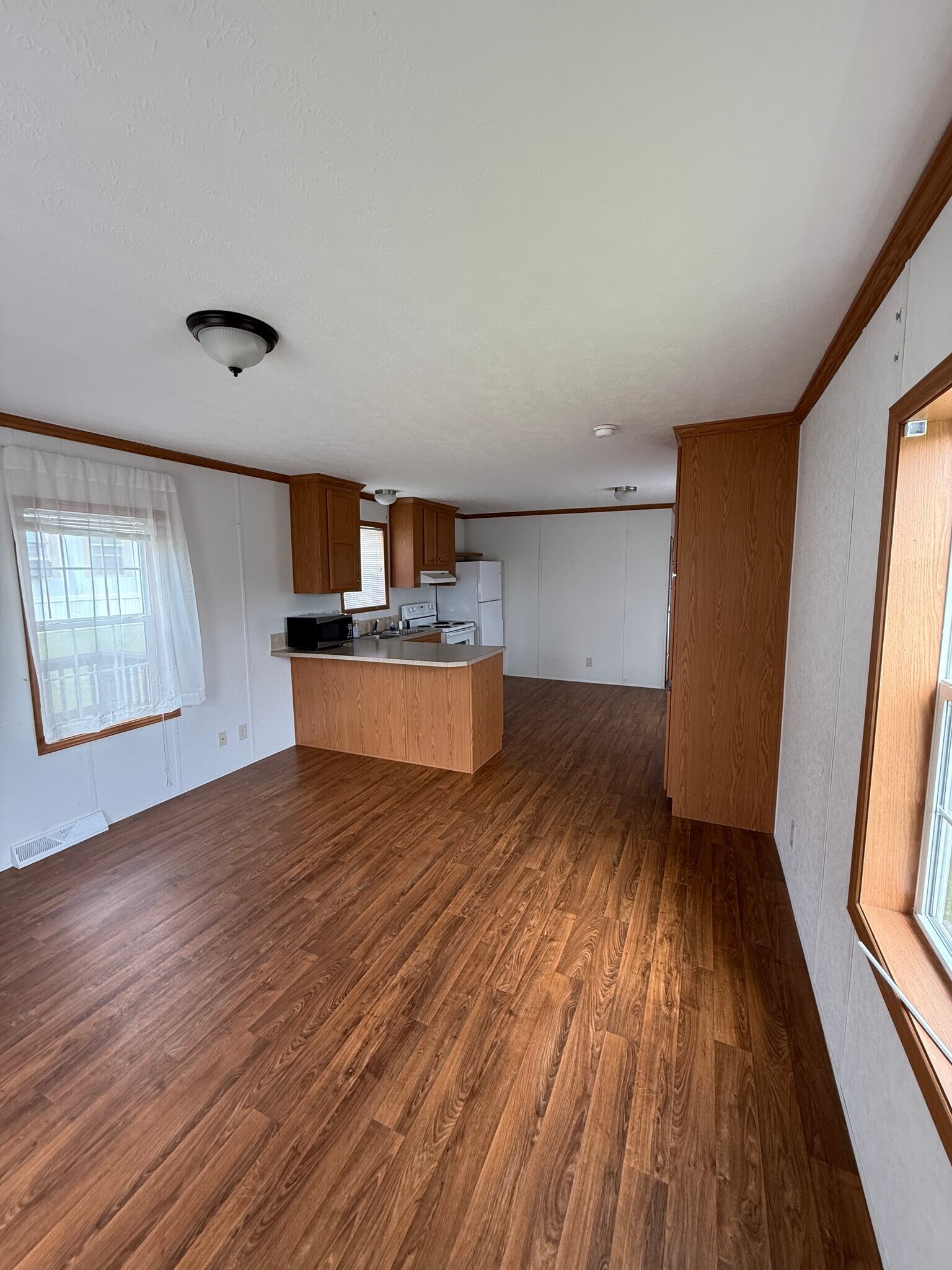 Building Photo - 220 Treasure Ln
