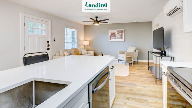 Building Photo - 425 N Rosemont Ave