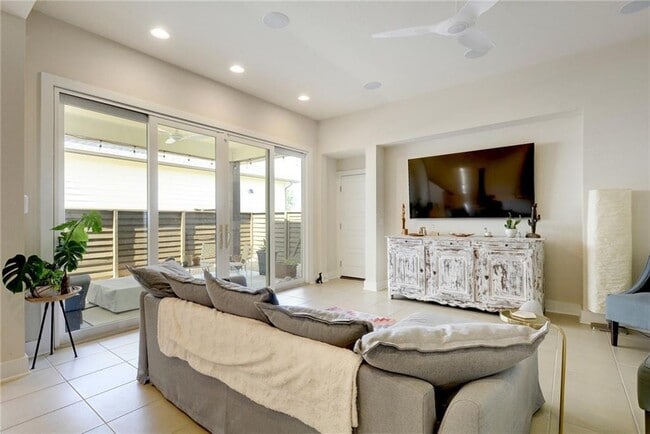 Building Photo - 1508 Arcilla St