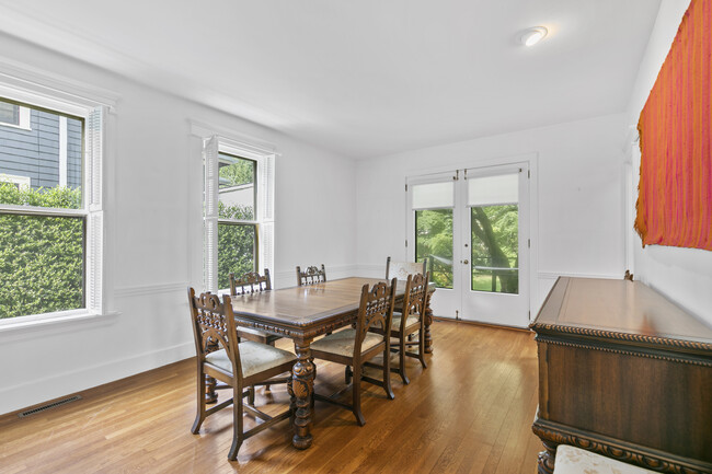 Building Photo - 266 Everit St