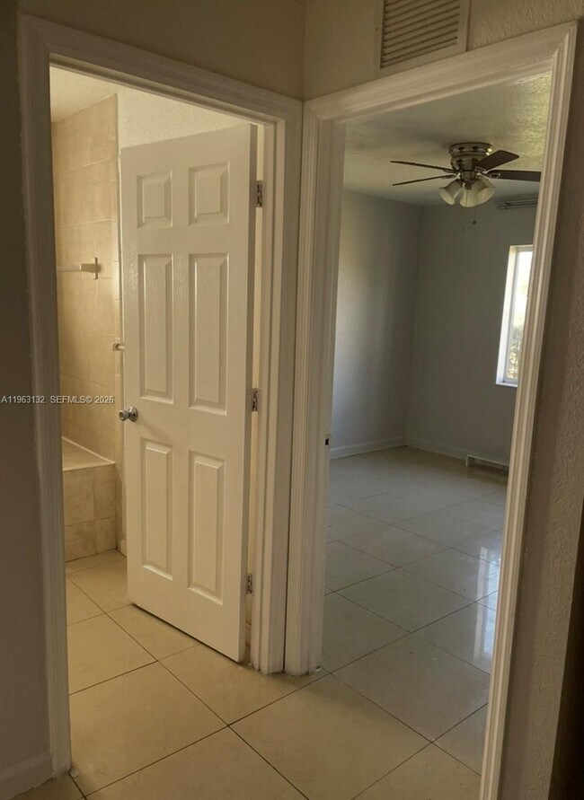 Building Photo - 5501 SW 18th St