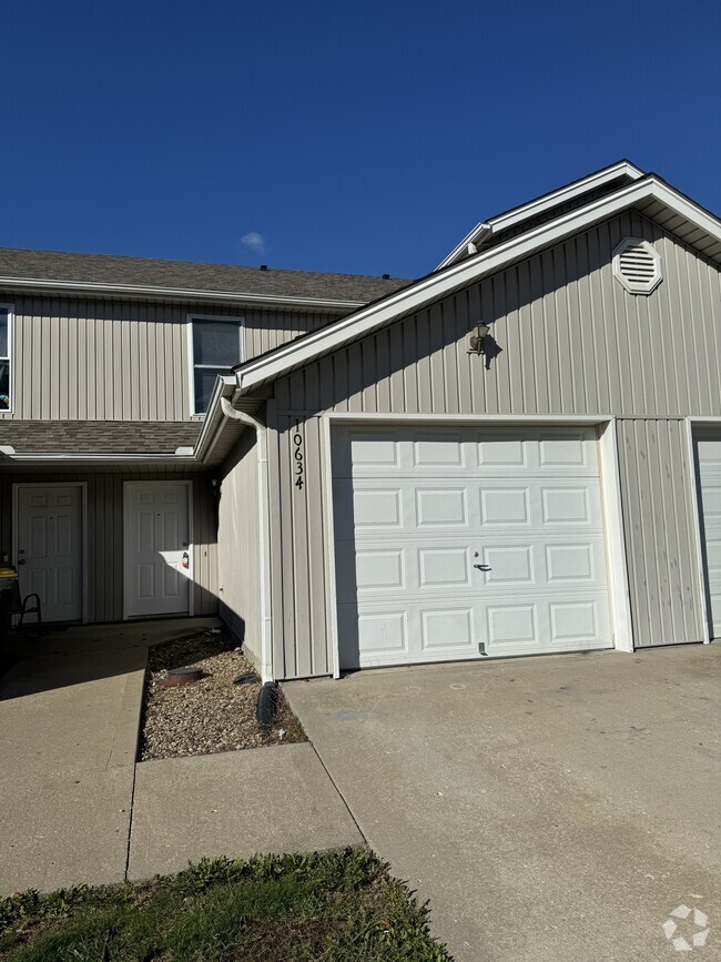 Building Photo - 10634 N Locust Ct