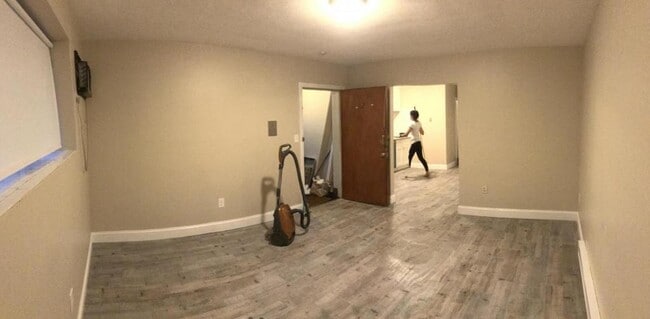 Building Photo - 656 Hyde Park Ave