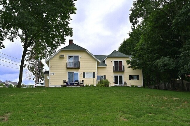 Building Photo - 175 Millwood St