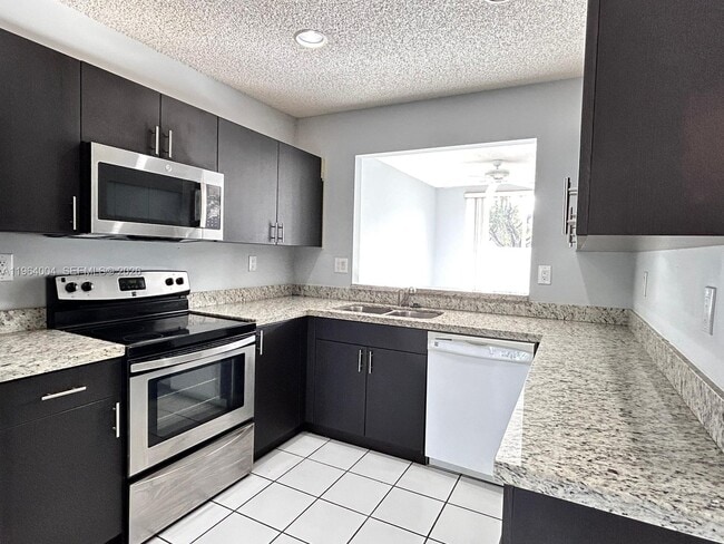 Building Photo - 9900 NW 43rd Terrace