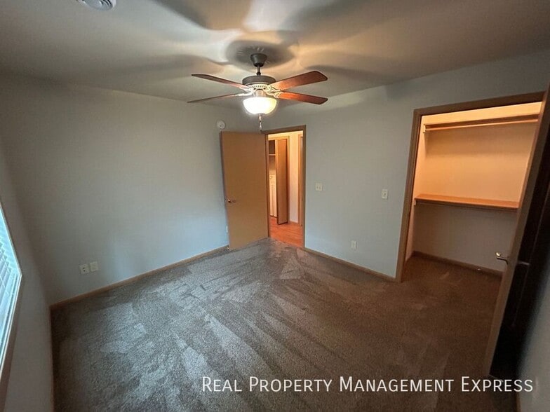 Building Photo - Charming 2-bedroom 2-bathroom home