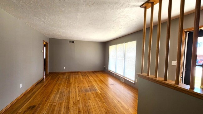 Building Photo - Darling 3 Bed 1.5 Bath 1 Car Garage in the Country Estates Addn Midwest City