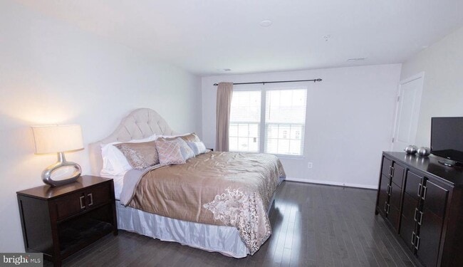 Building Photo - 18540 Hickory Meadow Dr