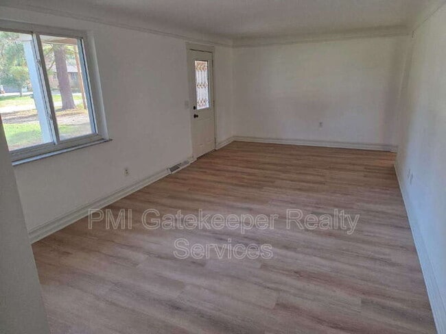 Building Photo - 5757 Cromley Dr