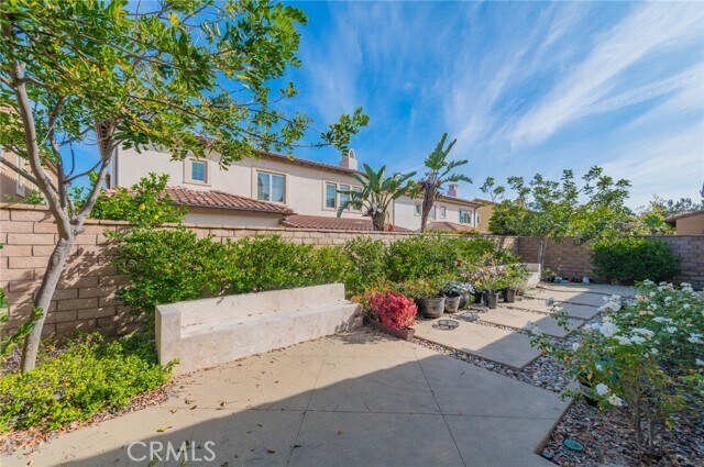 Building Photo - 8 Last Bloom