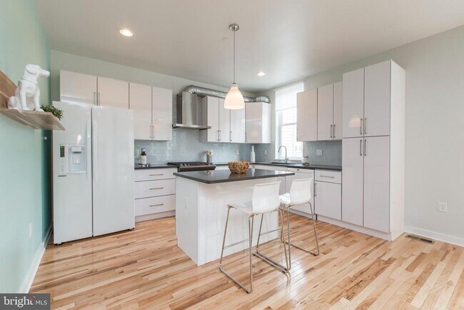 Building Photo - 3039 Baltz St