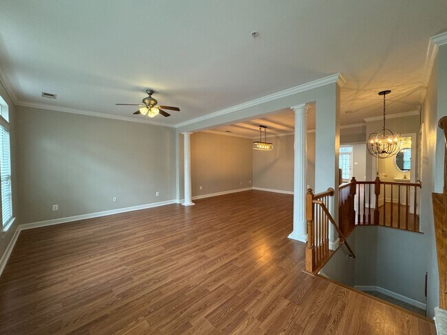 Building Photo - Stunning 3 Bed 2.5 Townhome In Amenity-Ric...