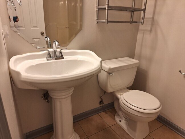 Building Photo - Convenient location to interstate in North...