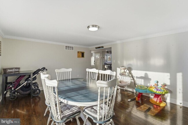 Building Photo - 38 Vine Way