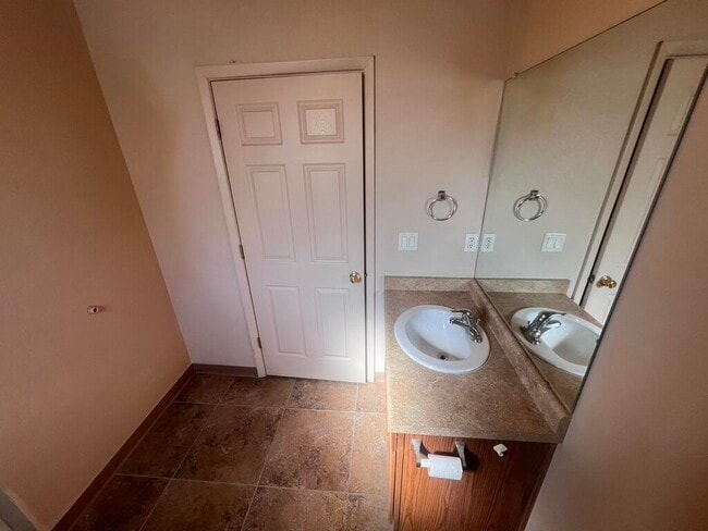 Building Photo - 502 U.S. Rte 66