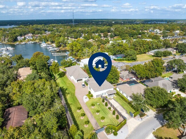 Building Photo - Luxury Furnished Rental in Bluewater Bay...Just steps from the water!!