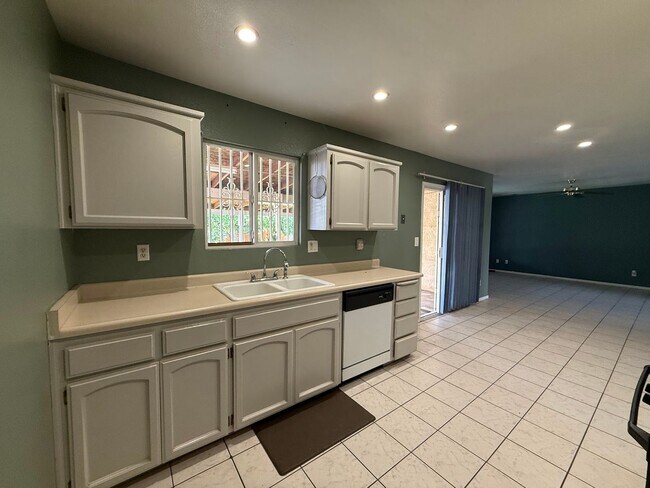 Building Photo - 248 Exie Ln