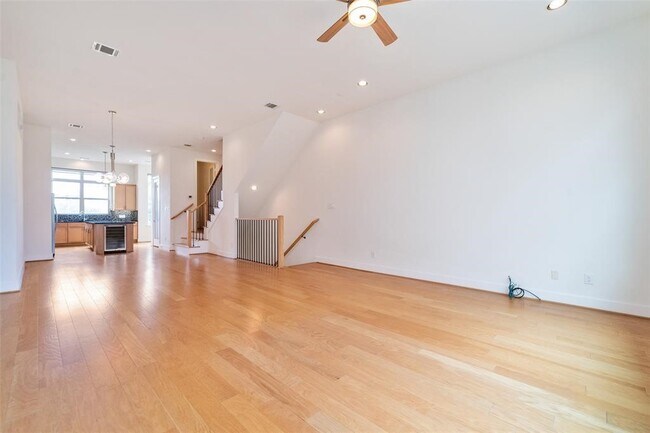 Building Photo - 194 Harvard St