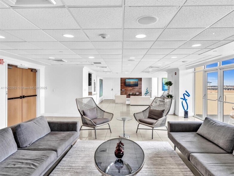 Building Photo - 650 West Ave