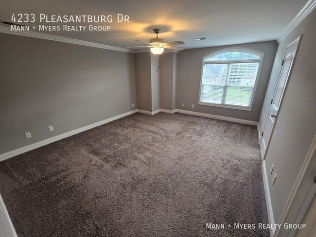 Building Photo - 4233 Pleasantburg Dr