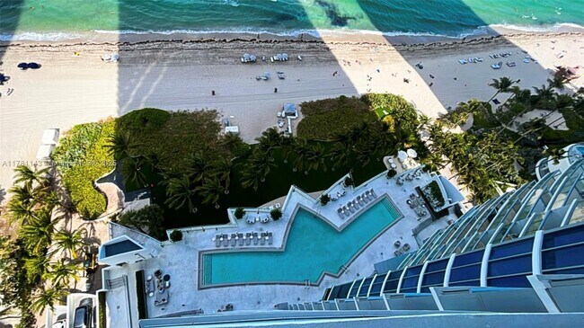 Building Photo - 17001 Collins Ave