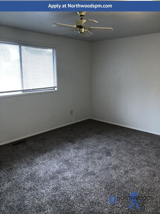 Building Photo - Nice 2 Story 3 Bedroomd 2 Bathrooms-Townhome