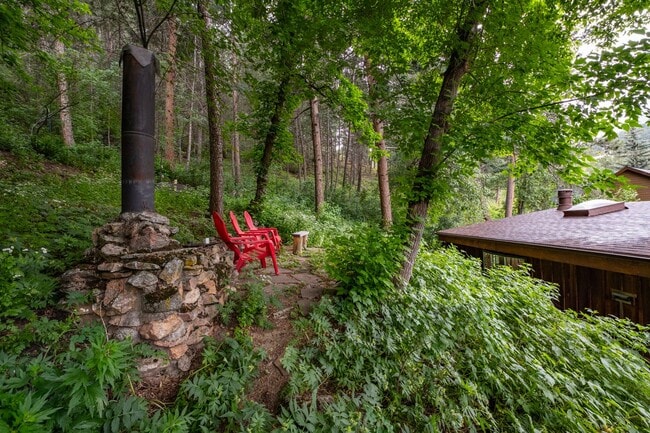 Building Photo - 2 Bedroom 1 Bath Home Next To Boulder Creek!