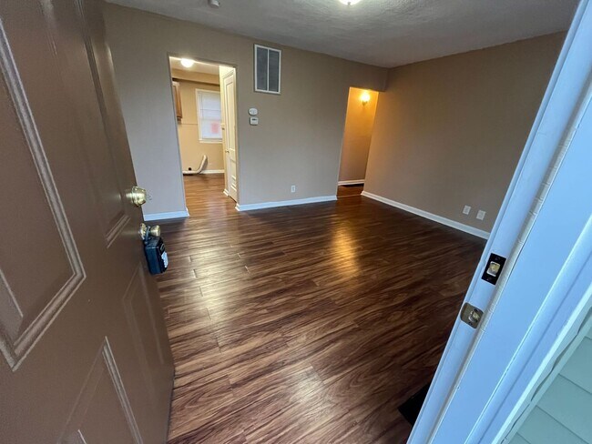 Building Photo - **Deposit Special $500**Available Now** 45...