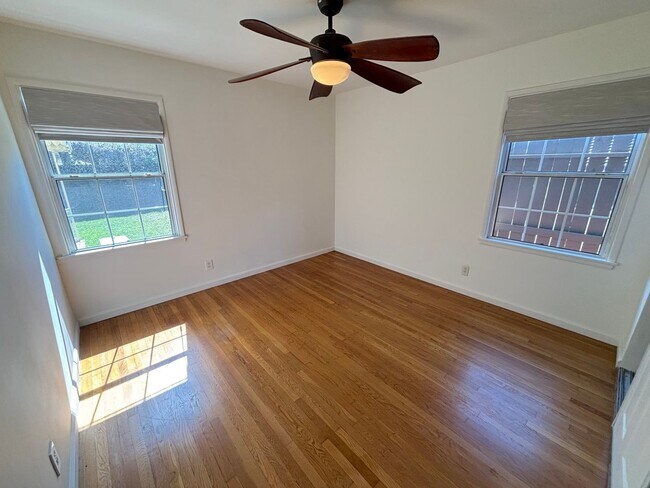 Building Photo - 2 Bedroom home located in Long Beach now available!