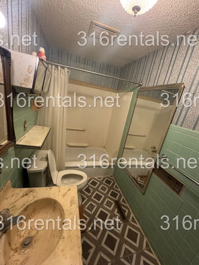 Building Photo - $995 - 3 bed 1 bath - Single Family Home