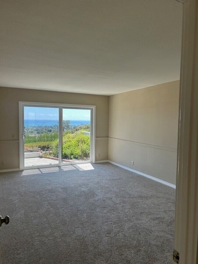 Building Photo - Single level 2-bedroom 2-bath home in private community of Ocean Hills