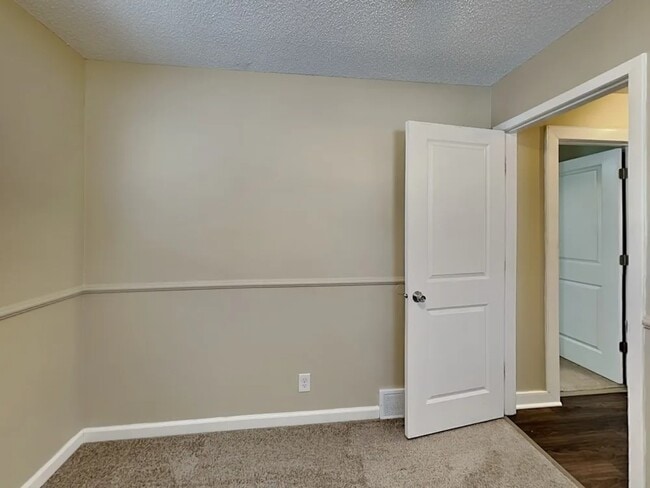 Building Photo - 6634 Fridley St NE