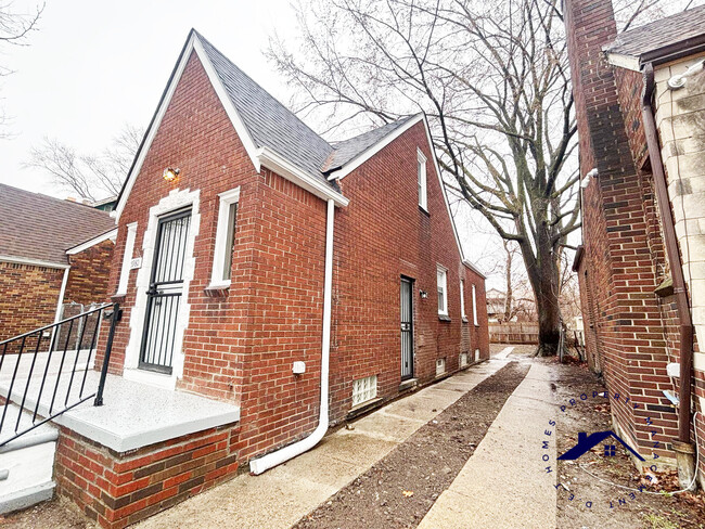 Building Photo - 5980 Lenox St