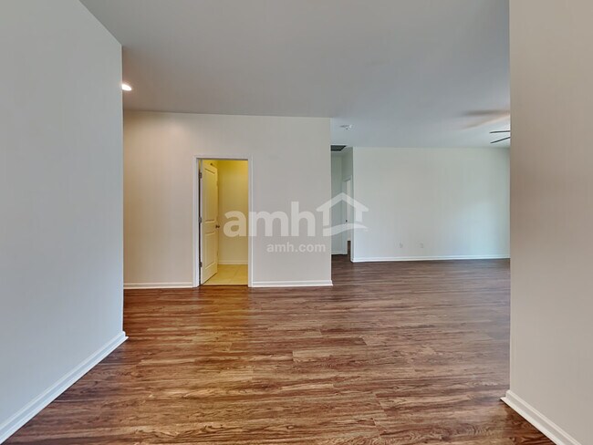 Building Photo - 9684 Spencer Woods Rd