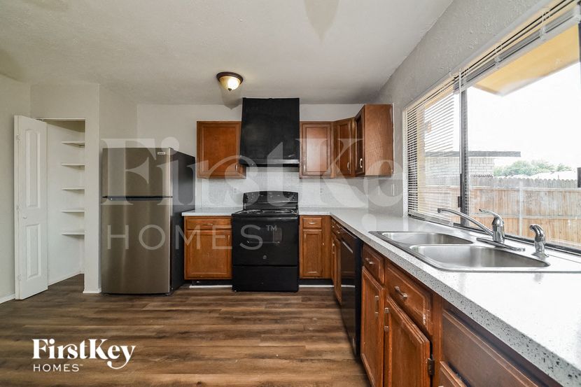 Building Photo - 5702 Magnolia Ln