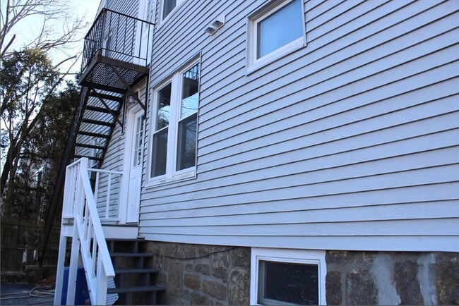 Building Photo - 78 Endicott St