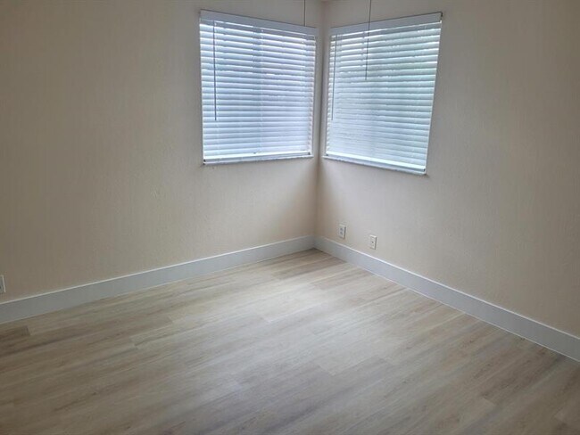 Building Photo - 1027 Lido Ct