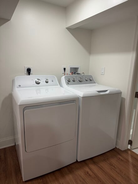 Building Photo - 1012 Roswell Dr