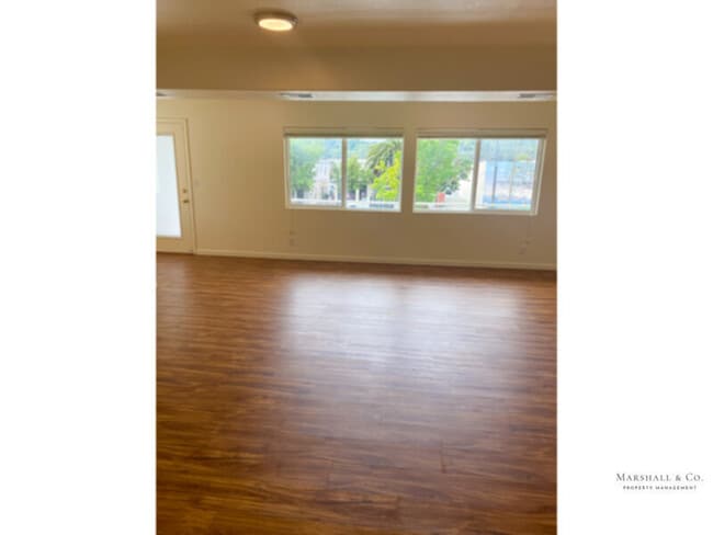 Building Photo - NEW LISTING! QUIET Charm. Upper STUDIO APT...