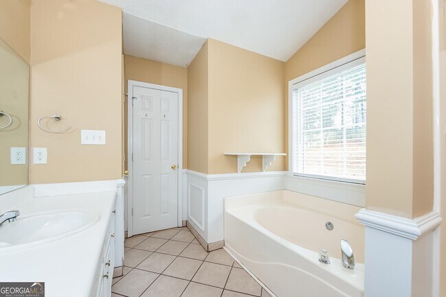 Building Photo - 11219 Knotty Pine Pl