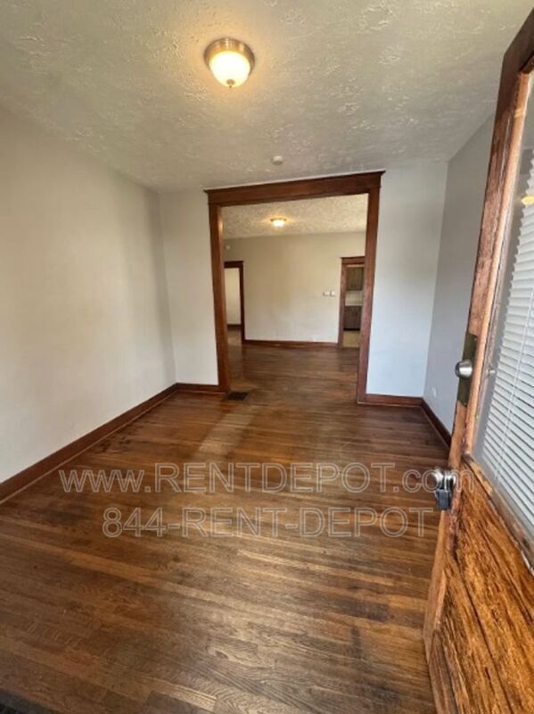Building Photo - 1731 S Kerth Ave