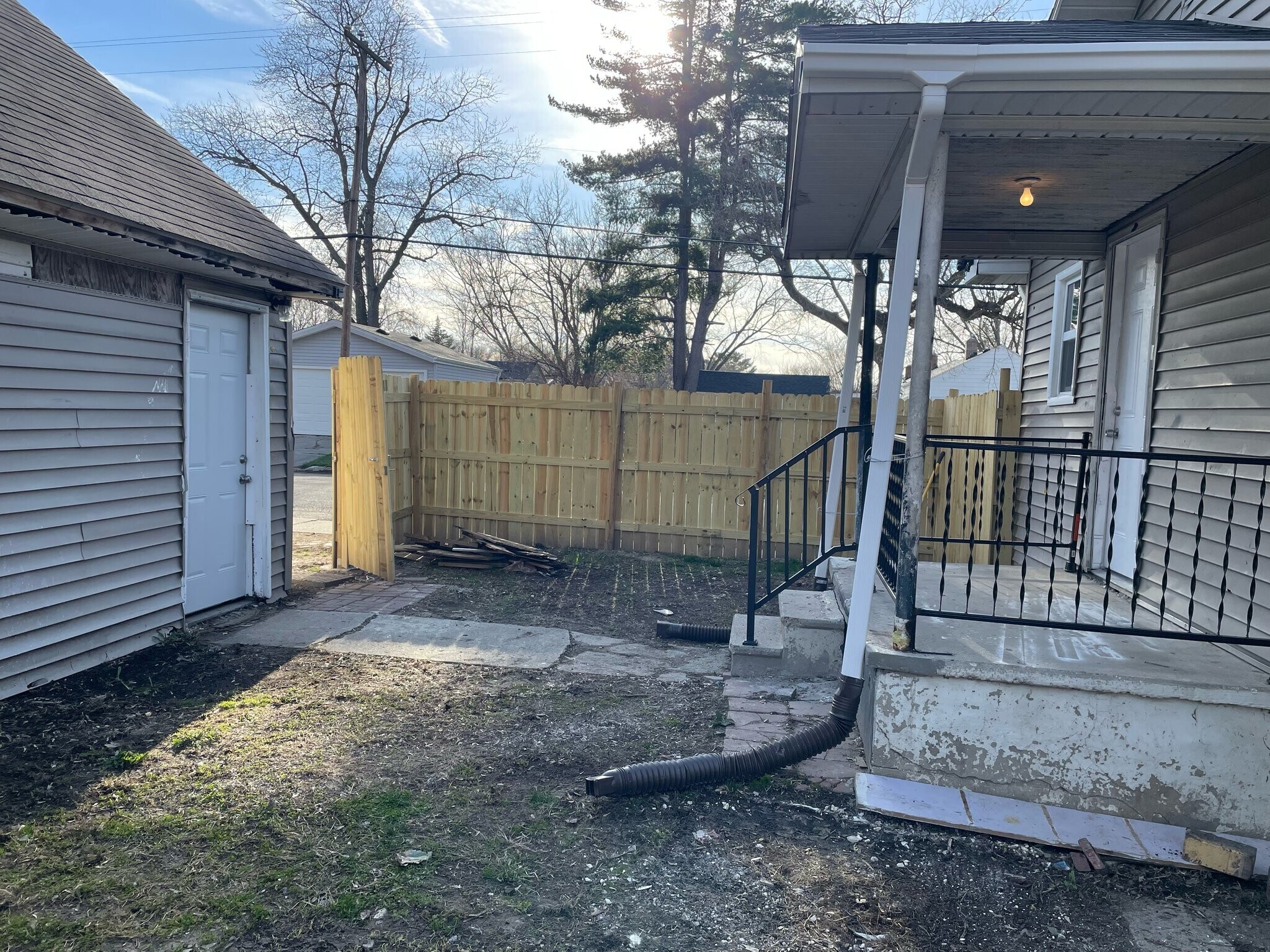 Building Photo - 1129 Huron St