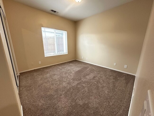 Building Photo - 3 Bedroom home in the beloved Joshua Tree area